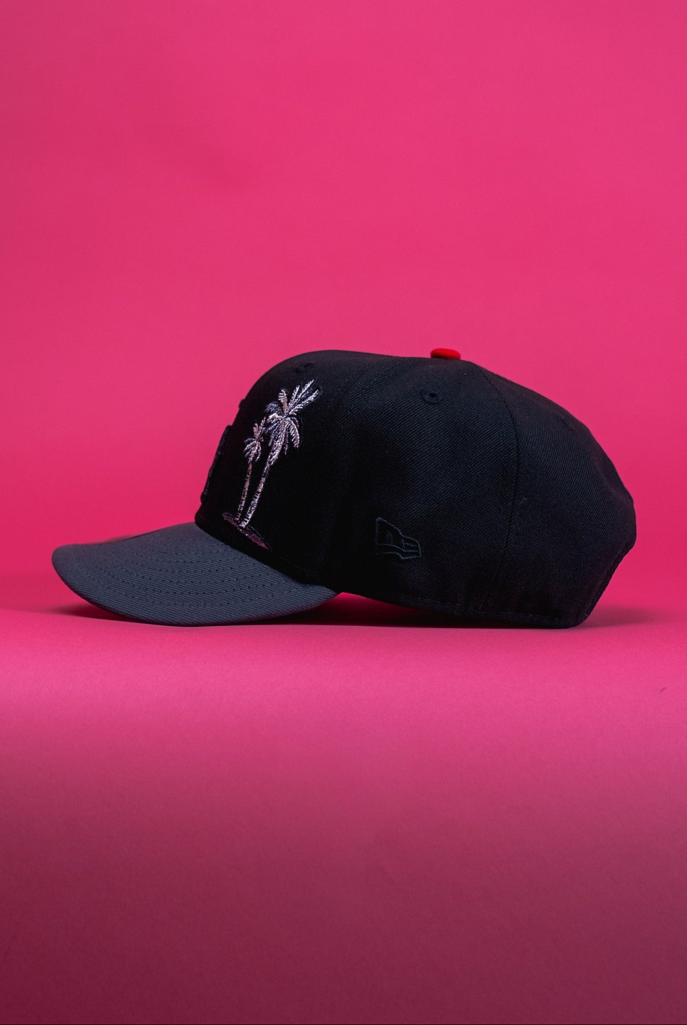 NEW ERA EXCLUSIVE 9FIFTY BLACKED OUT LOS ANGELES DODGERS SNAPBACK W/ PALM TREES + 50TH ANNIVERSARY SIDE PATCH
