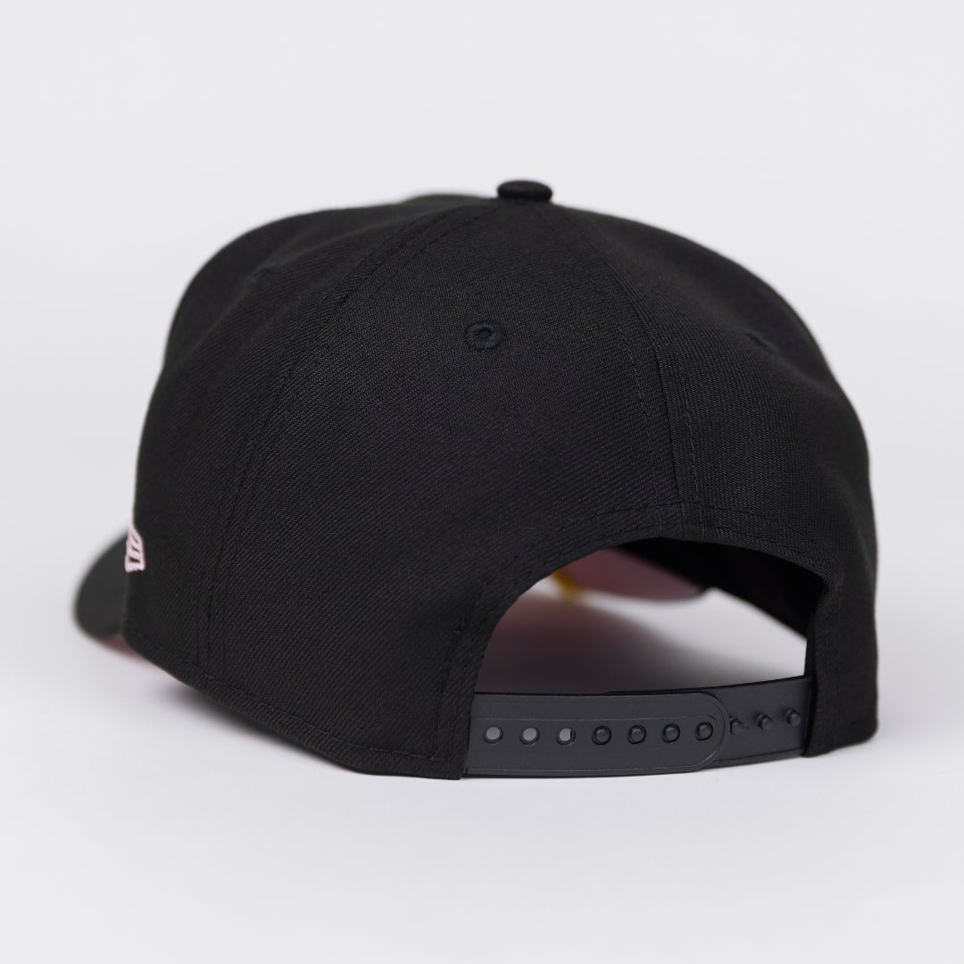 NEW ERA EXCLUSIVE 9FIFTY BLACK ATLANTA BRAVES SCRIPT SNAPBACK W/ 1999 WORLD SERIES SIDE PATCH