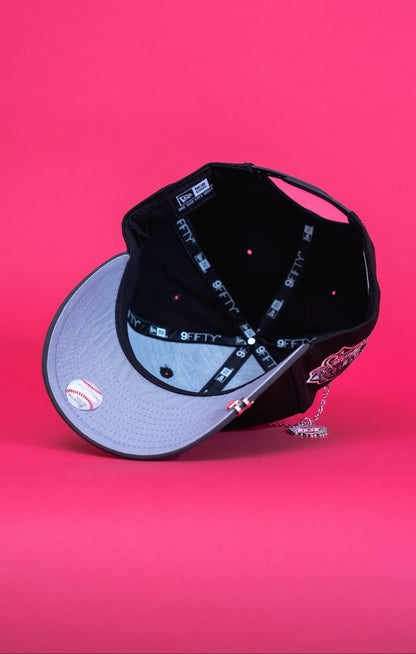 NEW ERA EXCLUSIVE 9FIFTY BLACK/GREY NEW YORK YANKEES SNAPBACK W/ 1999 WORLD SERIES SIDE PATCH