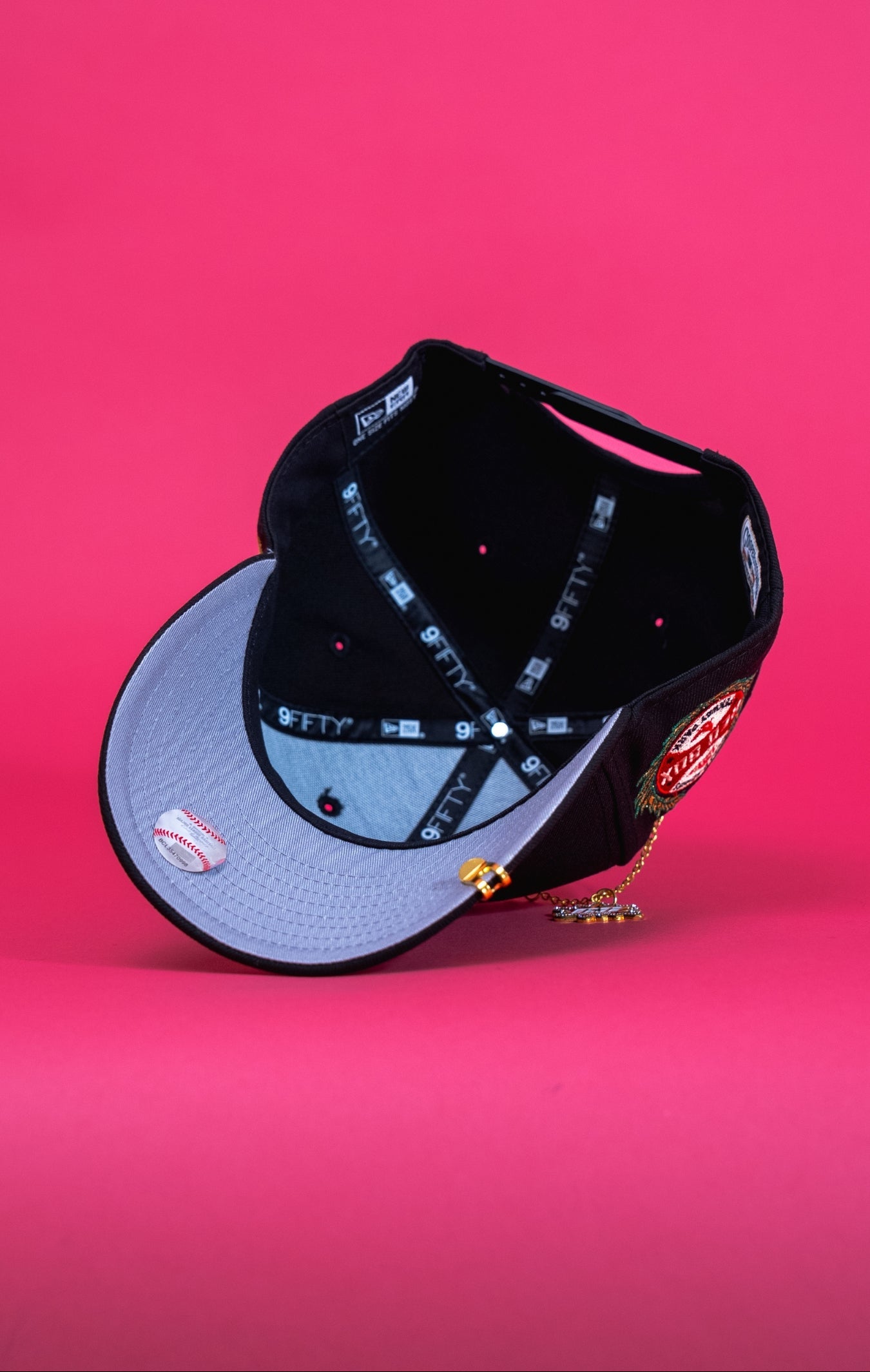NEW ERA EXCLUSIVE 9FIFTY BLACK BOSTON RED SOX SNAPBACK W/ ROSE + RED SOX SIDE PATCH