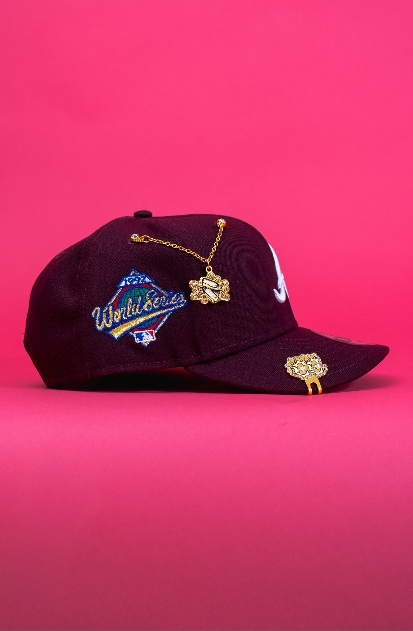 NEW ERA EXCLUSIVE 9FIFTY BURGUNDY ATLANTA BRAVES SNAPBACK W/  WORLD SERIES SIDE PATCH