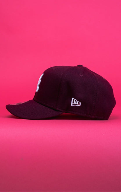 NEW ERA EXCLUSIVE 9FIFTY BURGUNDY ATLANTA BRAVES SNAPBACK W/  WORLD SERIES SIDE PATCH