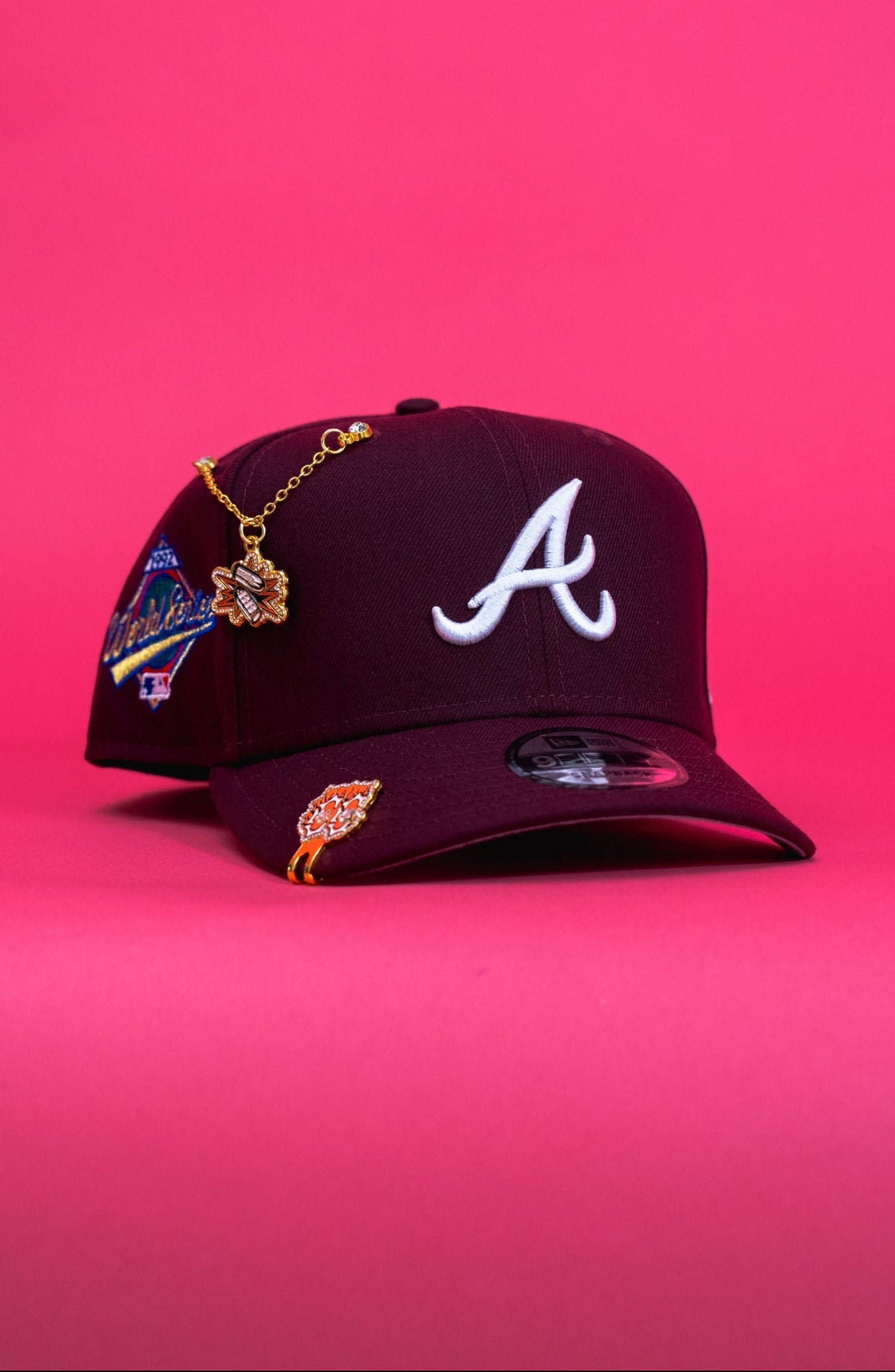 NEW ERA EXCLUSIVE 9FIFTY BURGUNDY ATLANTA BRAVES SNAPBACK W/  WORLD SERIES SIDE PATCH