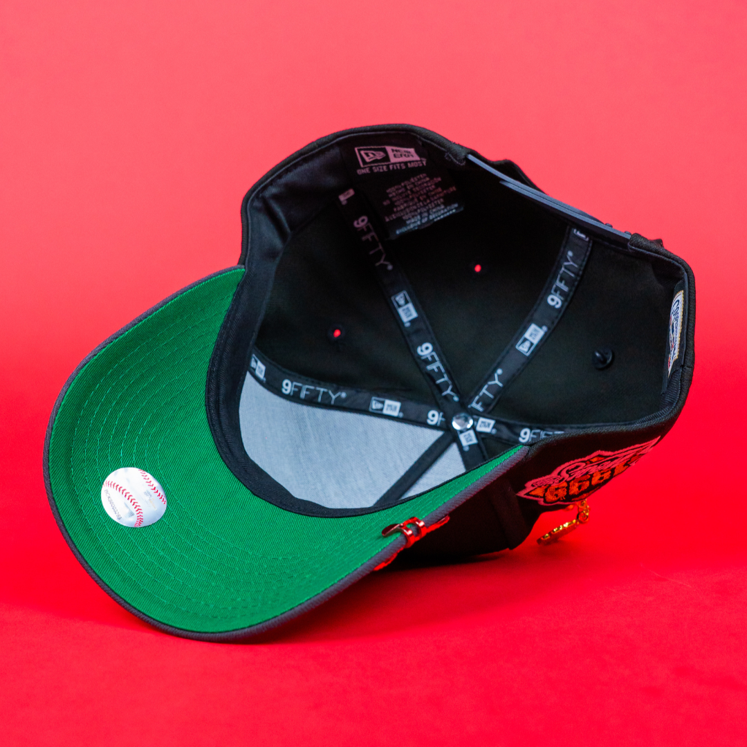 NEW ERA 9FIFTY A-FRAME BLACK/ GREY ATLANTA BRAVES SNAPBACK W/ 1999 WORLD SERIES SIDE PATCH