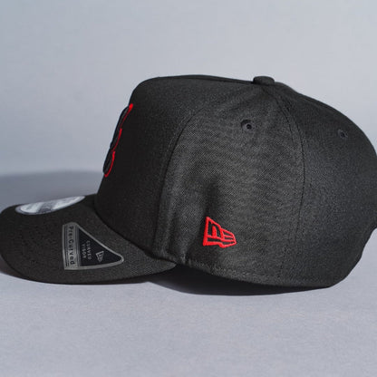 NEW ERA 9FIFTY A-FRAME BLACK ATLANTA BRAVES SNAPBACK W/ OUTLINE + 1999 WORLD SERIES SIDE PATCH