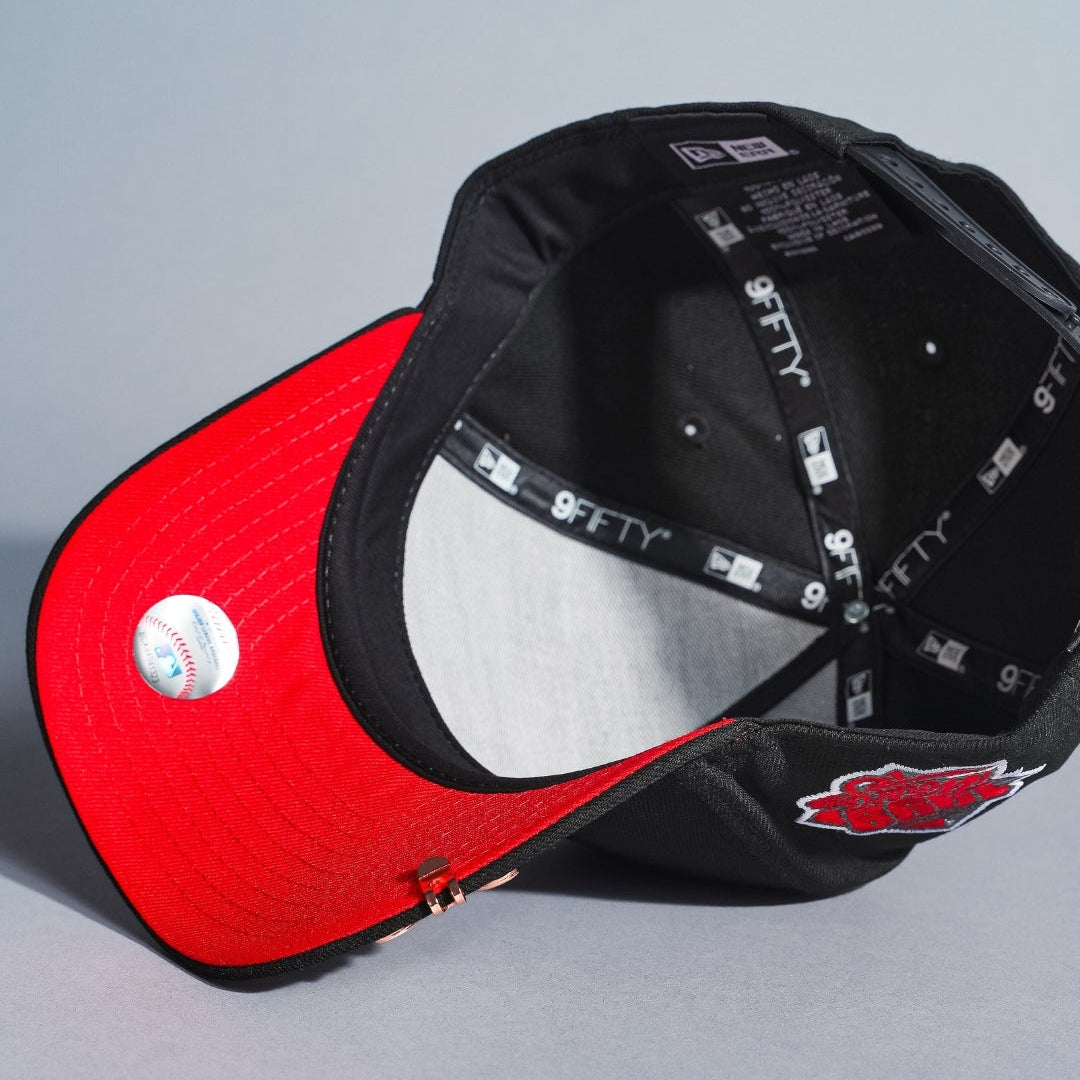 NEW ERA 9FIFTY A-FRAME BLACK ATLANTA BRAVES SNAPBACK W/ OUTLINE + 1999 WORLD SERIES SIDE PATCH