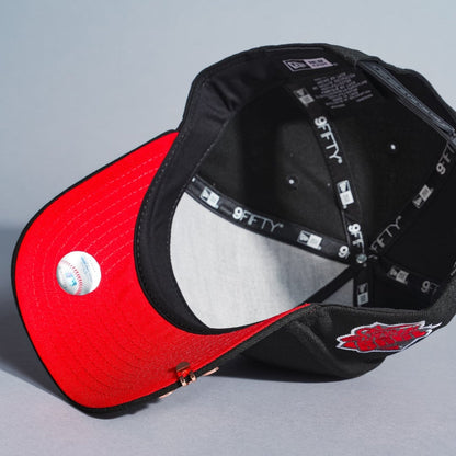 NEW ERA 9FIFTY A-FRAME BLACK ATLANTA BRAVES SNAPBACK W/ OUTLINE + 1999 WORLD SERIES SIDE PATCH