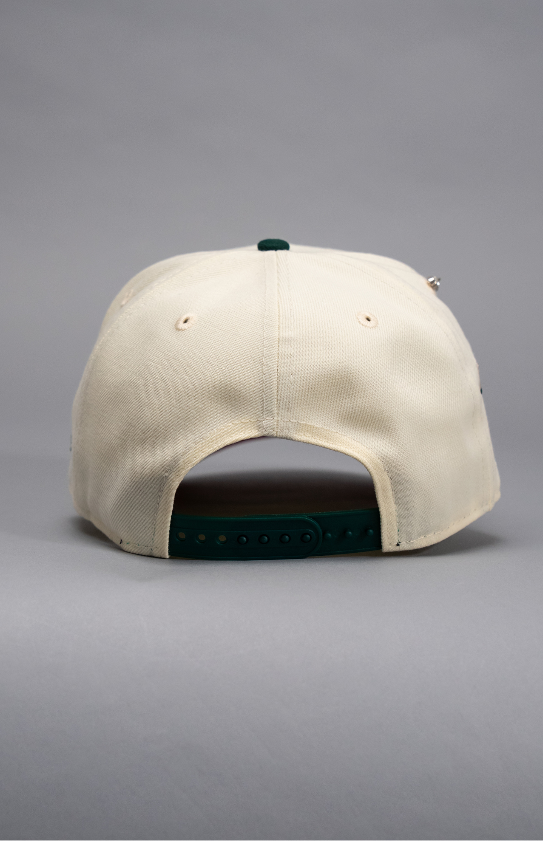 NEW ERA EXCLUSIVE 9FIFTY CHROME/FOREST GREEN ATLANTA BRAVES SNAPBACK W/ 2000 ALL STAR GAME SIDE PATCH